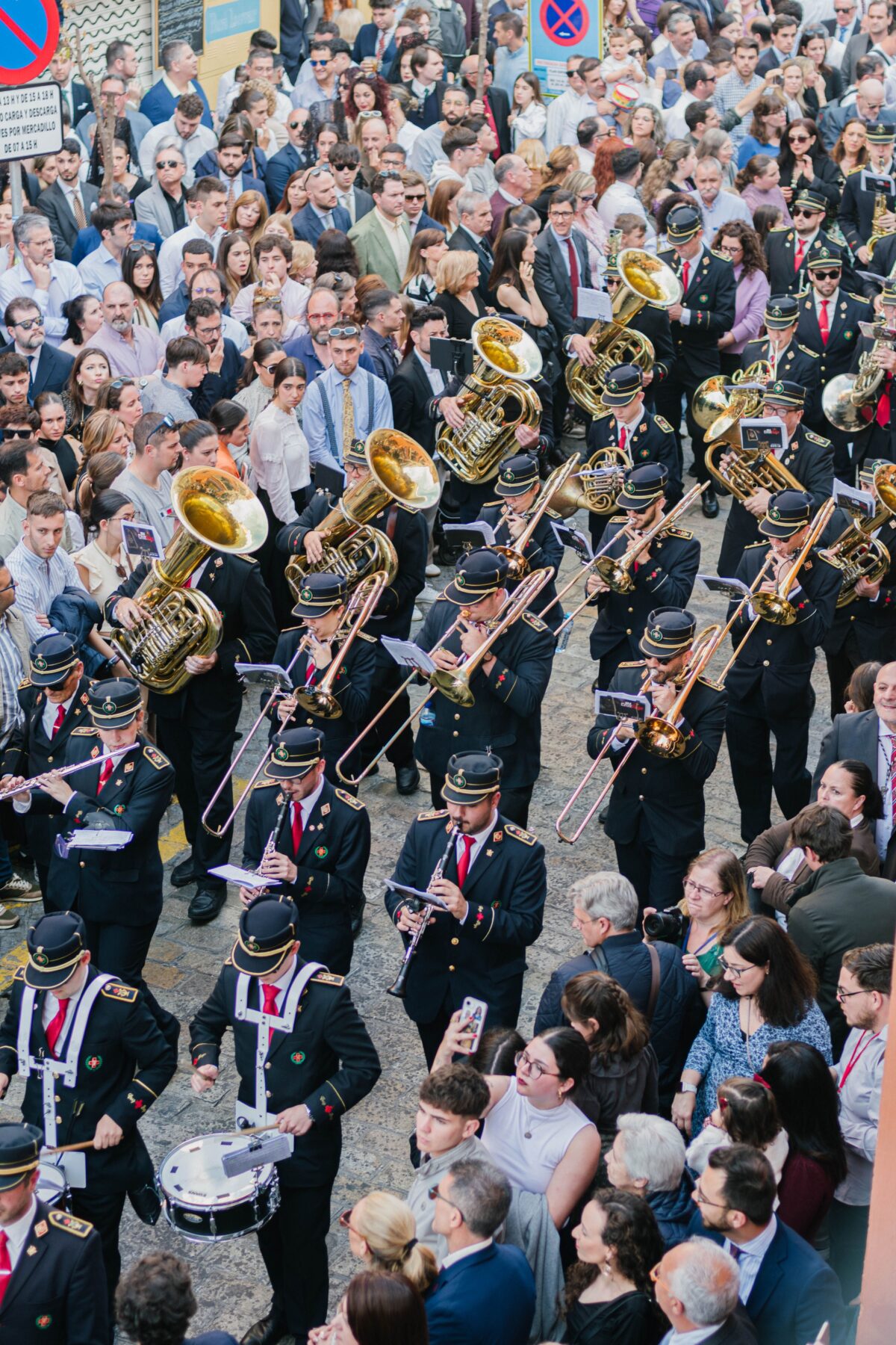 Der Musikverein am musizieren im Gehen
